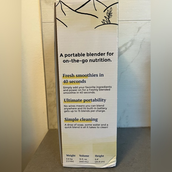 Portable and rechargeable blender - Picture 3 of 3